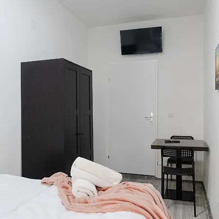 Affordable 5-Br Shared Apartment / Enkplatz U3 Getaway Wien Exterior foto